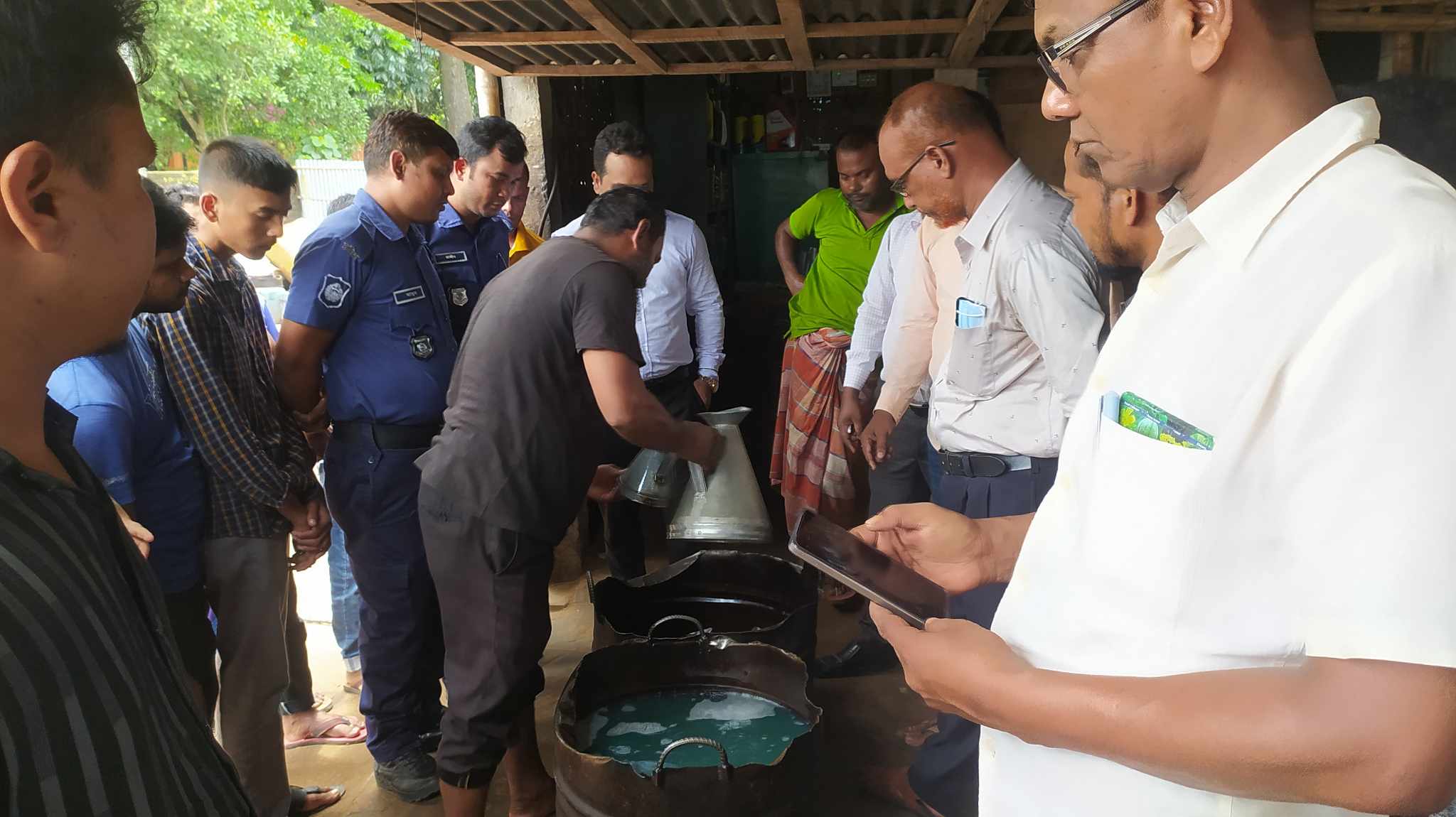 ঠাকুরগাঁওয়ে রুহিয়ায় ২ প্রতিষ্ঠানকে জরিমানা