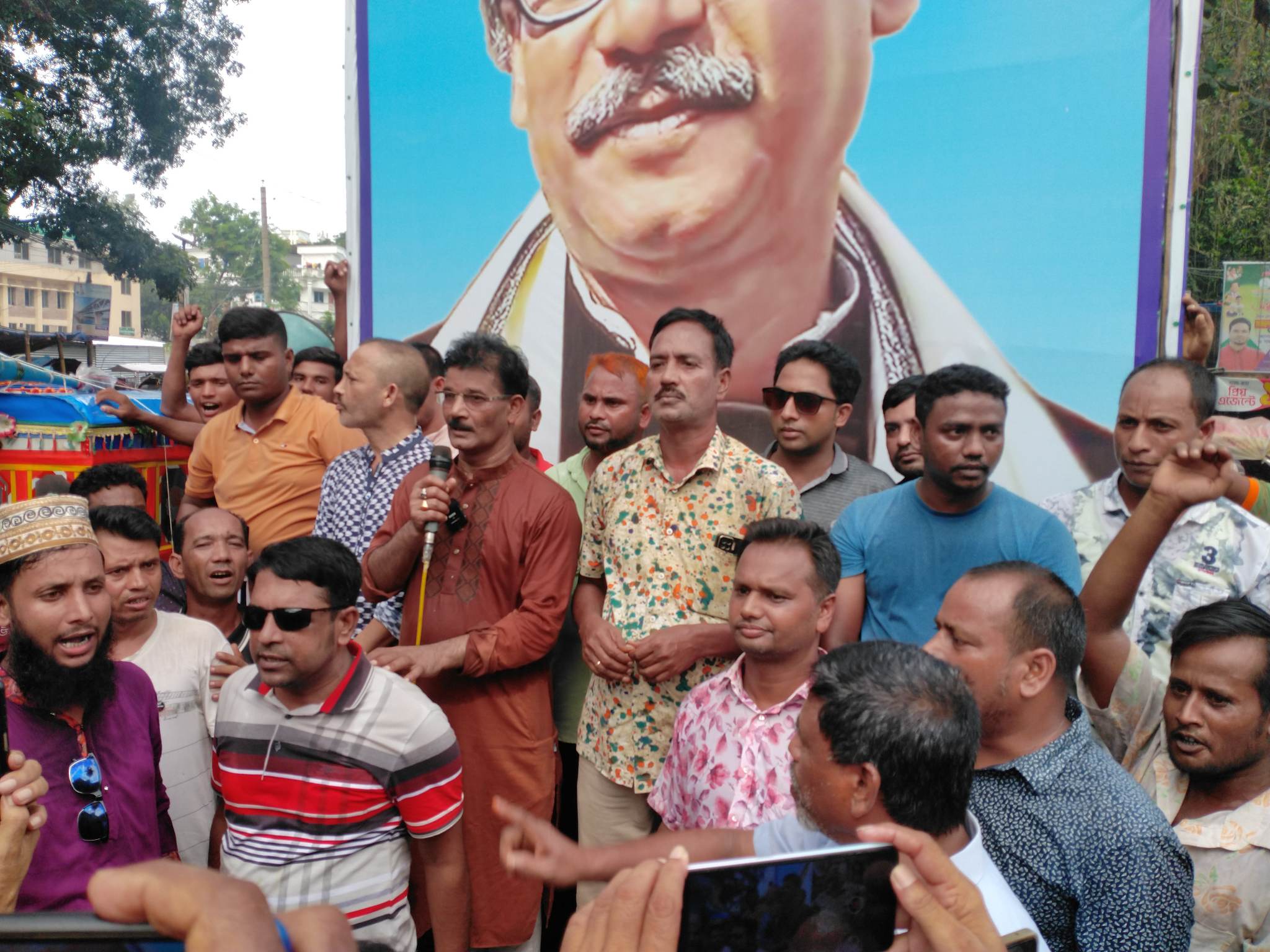 ইসলামপুরে আওয়ামীলীগের মনোনয়ন প্রত্যাশি মেয়র আব্দুল কাদের সেকের নেতৃত্বে শান্তি সমাবেশ ও বিক্ষোভ