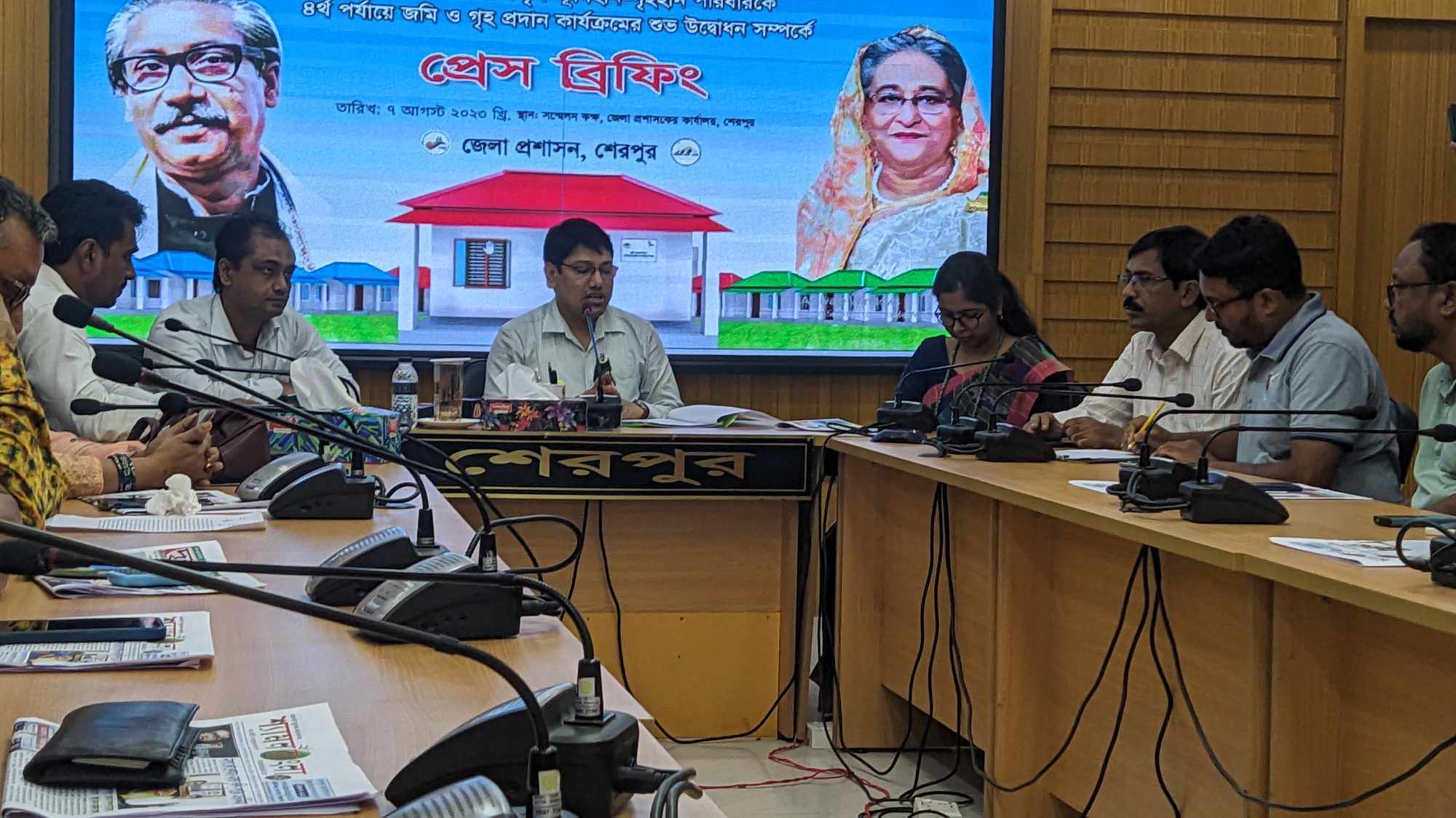 প্রধানমন্ত্রী কর্তৃক গৃহীত ভূমিহীন পরিবারকে জমি ও গৃহ প্রদান সম্পর্কে প্রেসব্রিফিং