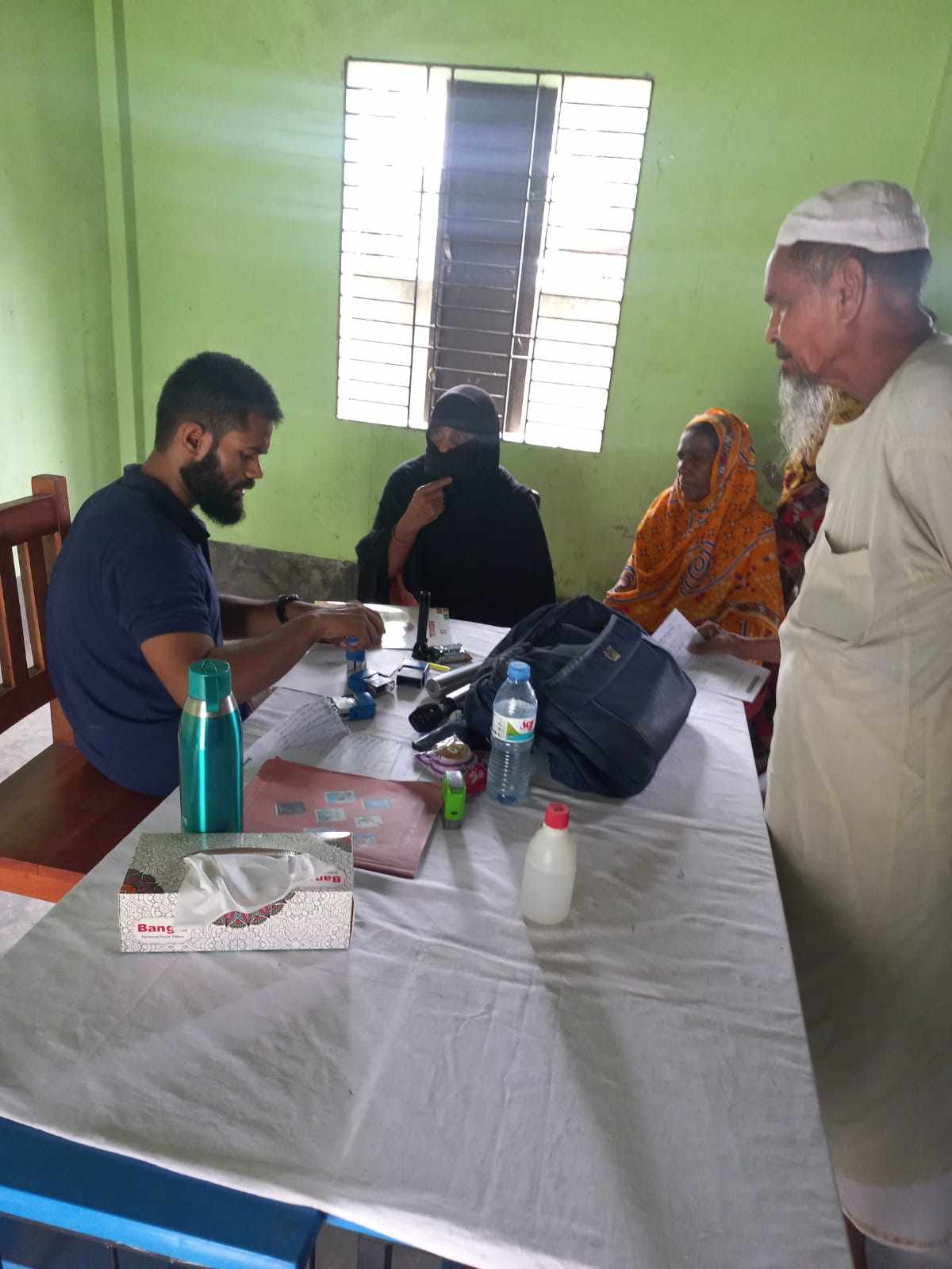 বীর মুক্তিযুদ্ধা নুরুল ইসলাম হিরোর উদ্যোগে বিনামূল্যে চক্ষু শিবির