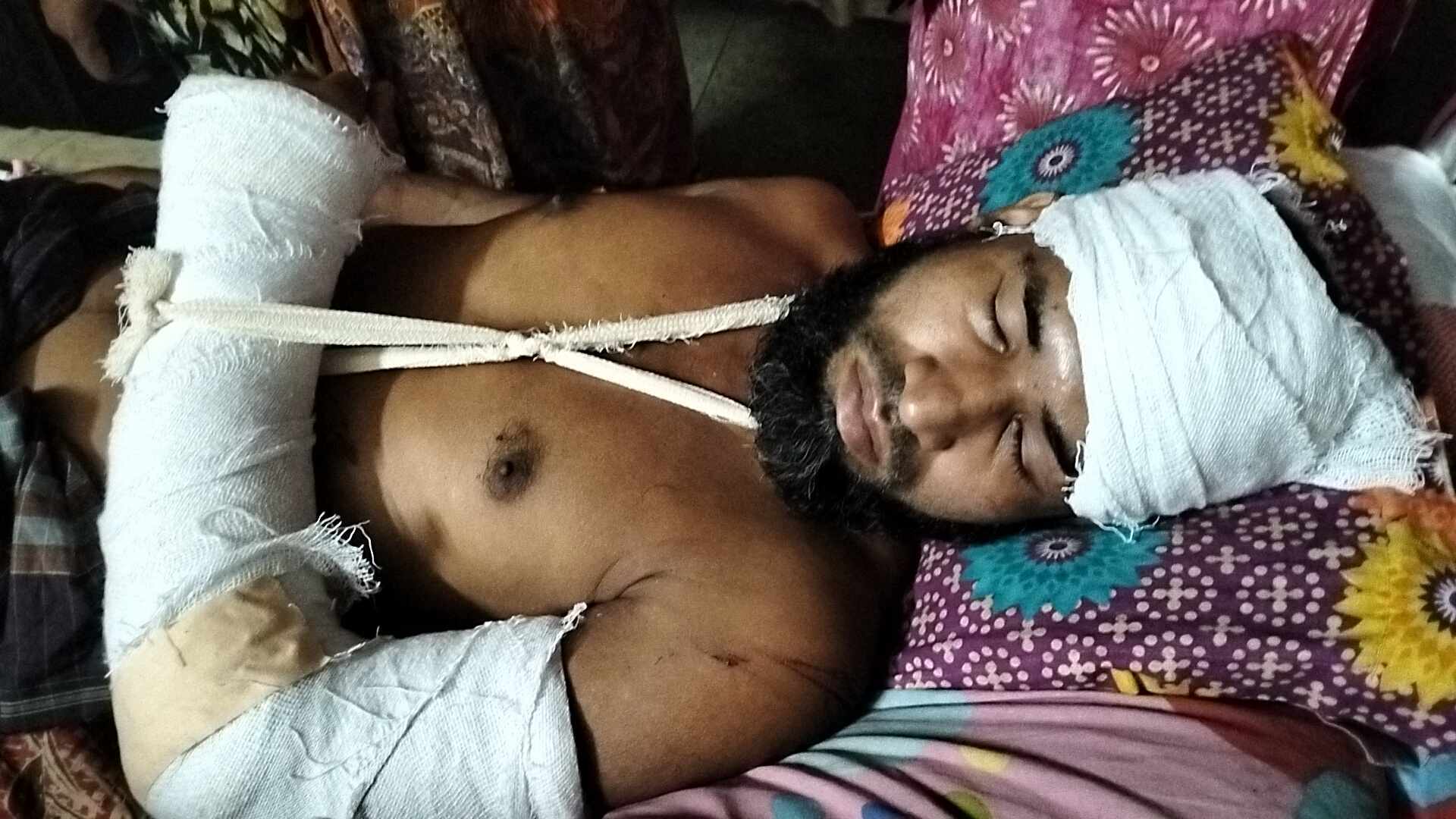 শেরপুরে তুচ্ছ ঘটনায় হামলা সহ ভাংচুর : আহত-৫