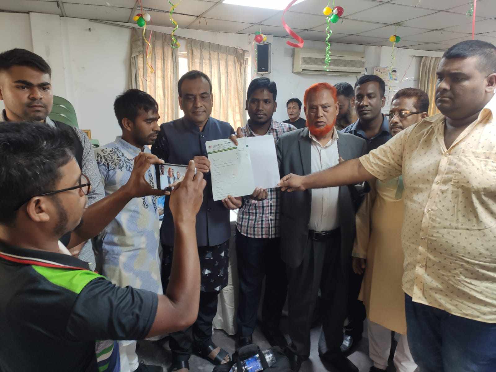 শেরপুর ১ আসনে জাতীয় পার্টির দলীয় মনোনয়নপত্র জমা দিলেন ইলিয়াস চেয়ারম্যান
