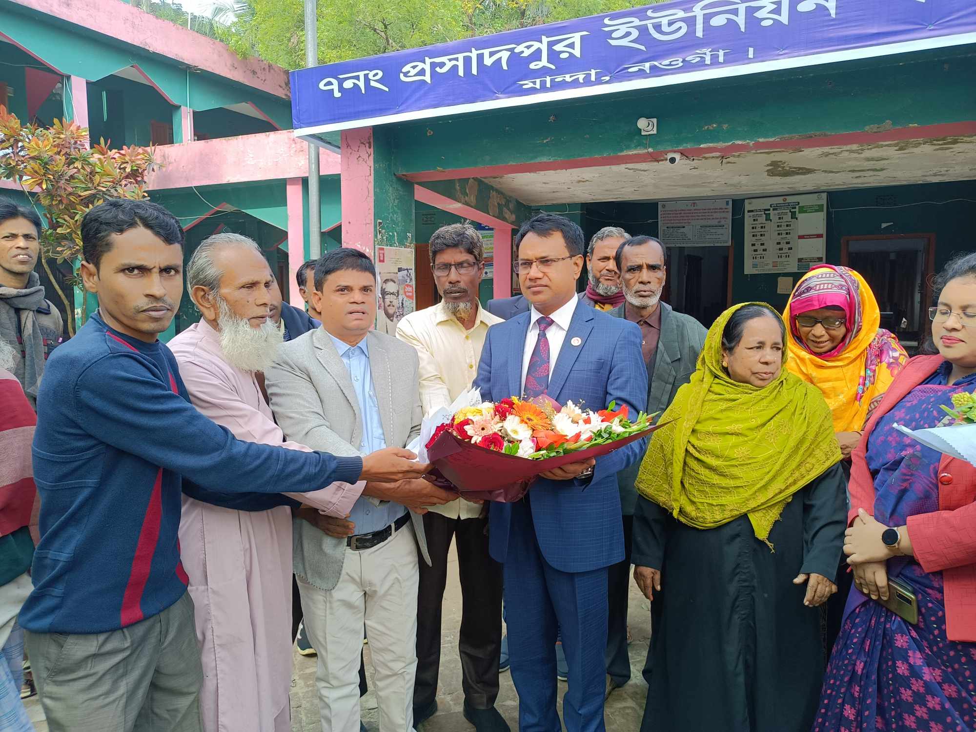 মান্দার প্রসাদপুর ইউনিয়ন পরিষদ পরিদর্শন করলেন ডিসি