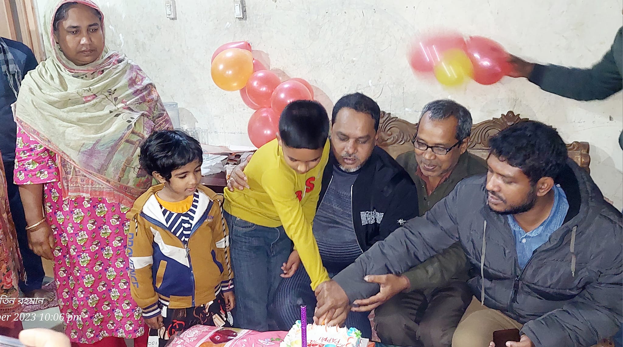 পিতা ছাড়া সাংবাদিক পুত্রের জন্মদিন পালিত