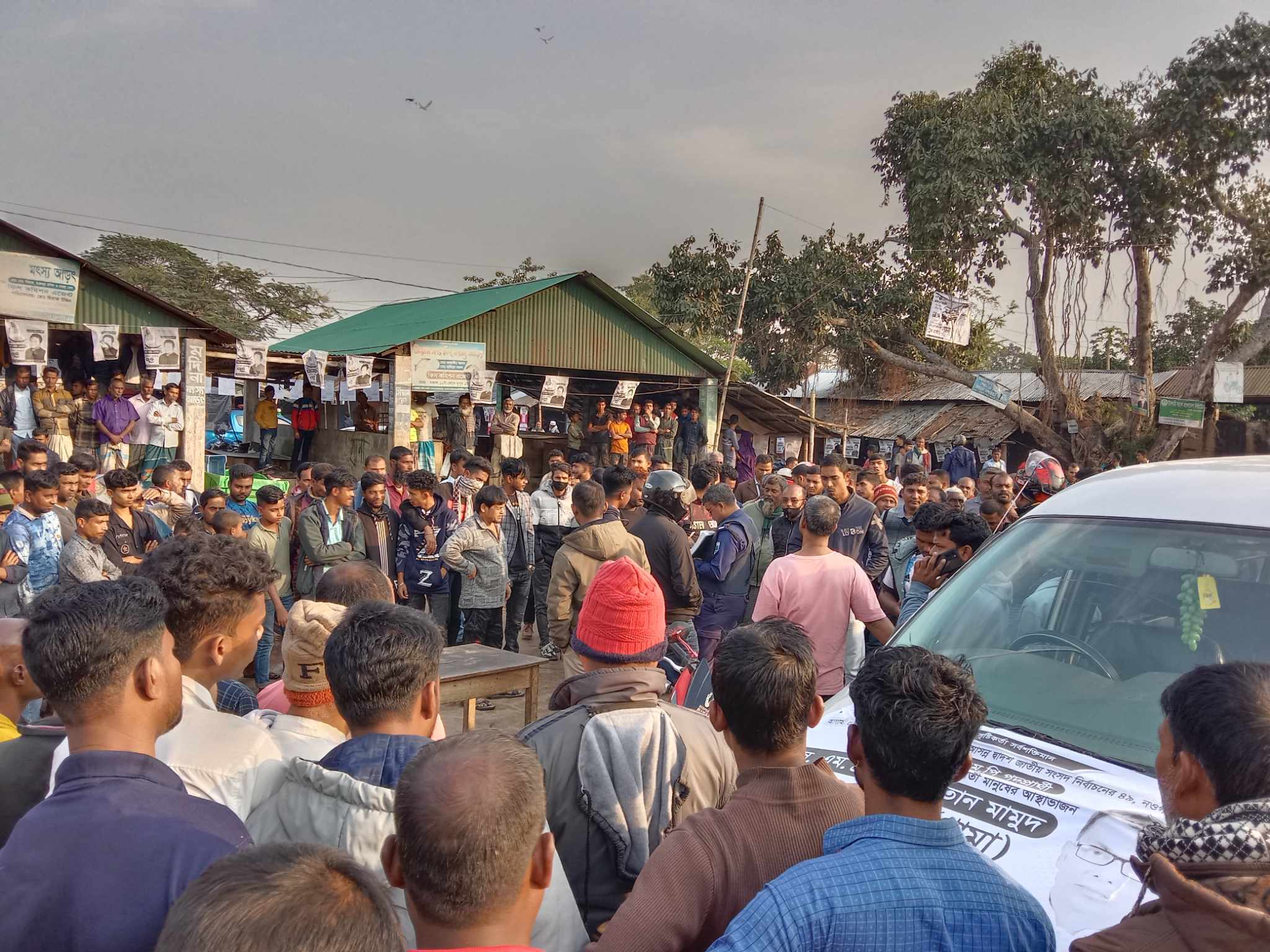 সতীহাটে গামা’র নির্বাচনী প্রচারনার গাড়িতে কি পাওয়া গেছিলো? জনমনে প্রশ্ন