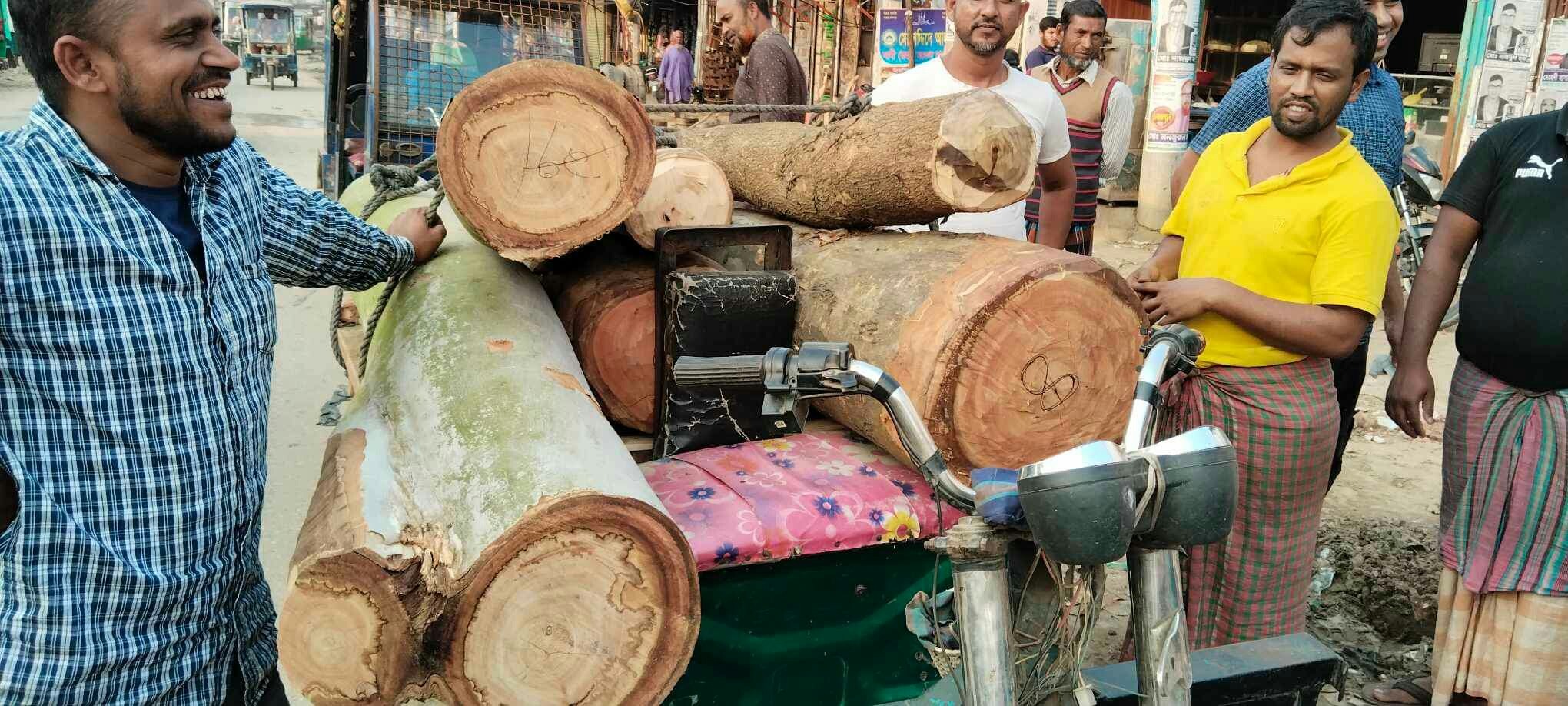 ঝিনাইগাতীতে এলজিইডি রাস্তার জব্দকৃত কাঠ নিয়ে নয়-ছয়