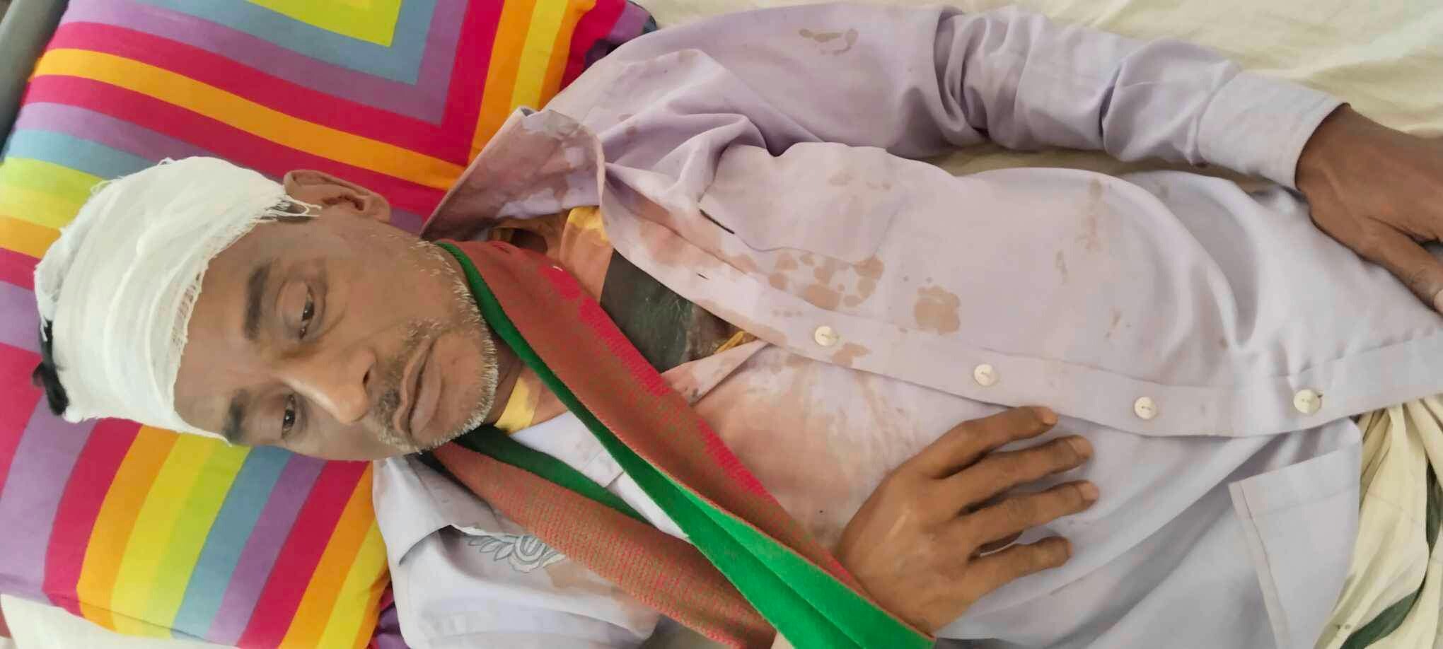 ঝিনাইগাতীতে পূর্ব শত্রুতার জের ধরে হারুন নামে একজনকে মারধর