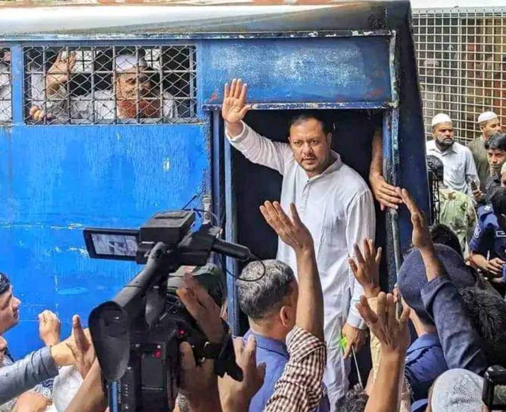 শেরপুর জেলা বিএনপি’র সভাপতিসহ ২৫ নেতাকর্মীকে জেলে পাঠিয়েছে আদালত।