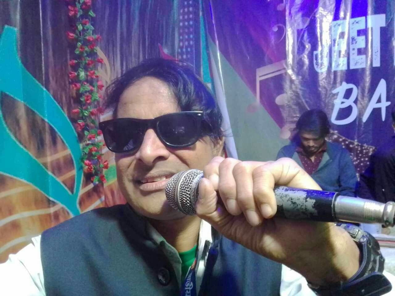 বঙ্গবন্ধুর ইতিহাস ও দেশের উন্নয়নের গানে গানে জীবন চলছে শিল্পী এস আর জব্বারের