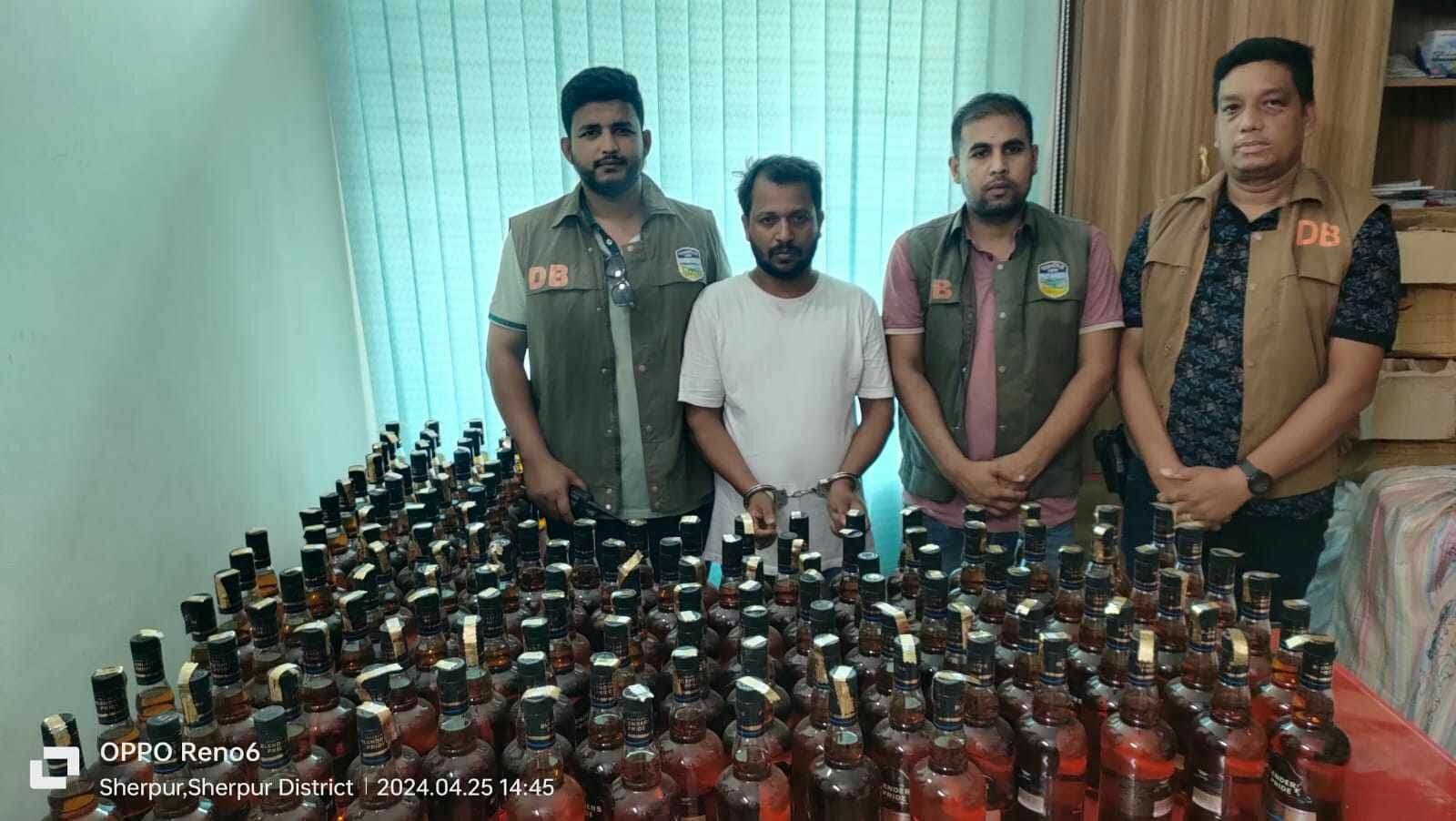 শেরপুরের ডিবি পুলিশের অভিযানে ১৩৮ বোতল ভারতীয় মদসহ গ্রেপ্তার এক