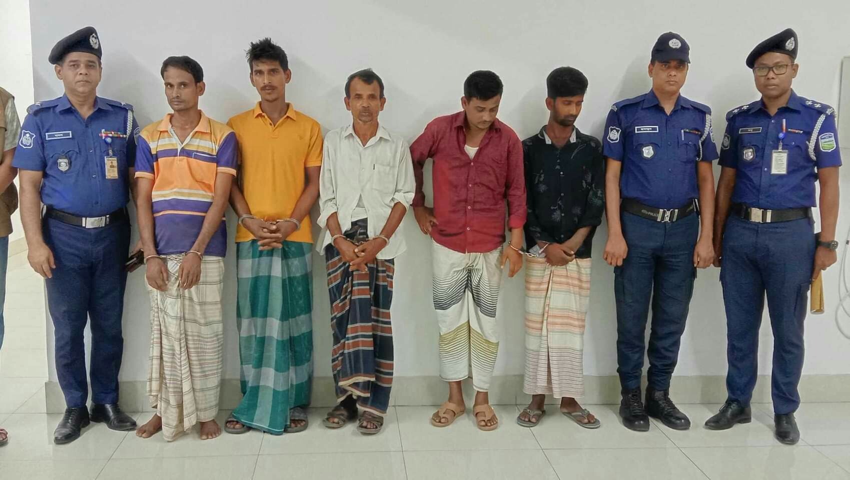 শেরপুর জেলার ঝিনাইগাতীতে গরুচোর চাক্রের ৫ সদস্য গ্রেপ্তার