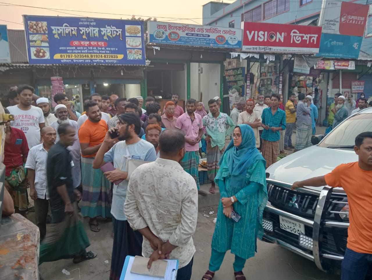 বকশীগঞ্জে নির্বাচনী আচারণ বিধি লঙ্ঘনের দায়ে ভ্রাম্যমাণ আদালতে জরিমানা