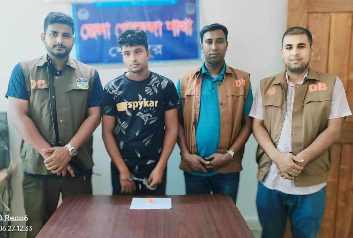 শেরপুরে ডিবির মাদকবিরোধী অভিযানে ইয়াবা ট্যাবলেটসহ মাদক ব্যবসায়ী গ্রেপ্তার 