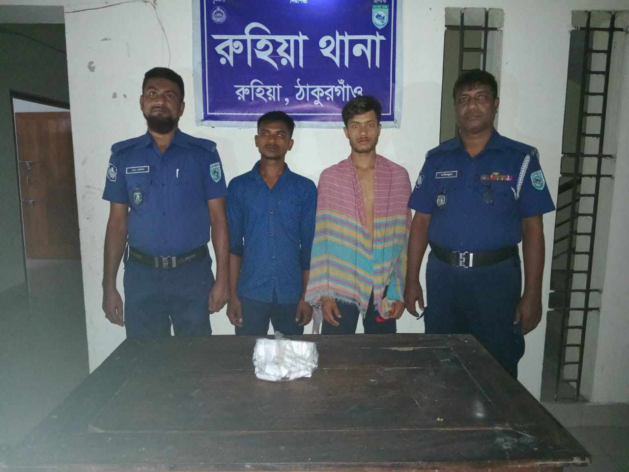 রুহিয়ায় পুলিশের অভিযানে গাঁজাসহ ২ মাদক ব্যবসায়ী গ্রেফতার