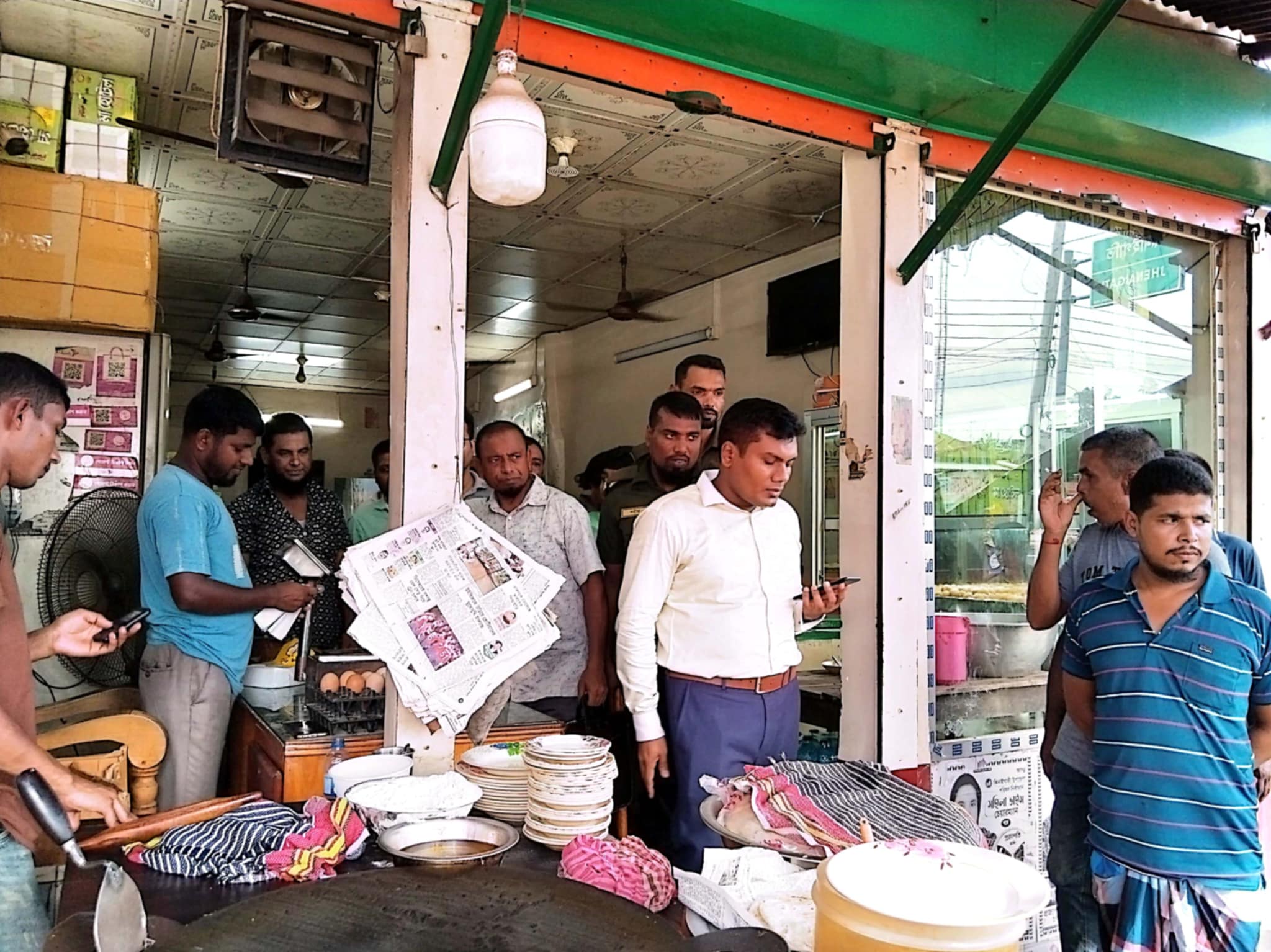 ঝিনাইগাতী সদর বাজারে ৩ হোটেল মালিককে ৬ হাজার টাকা জরিমানা মোবাইল কোর্টে