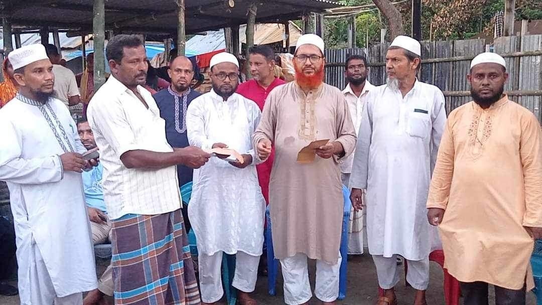 পীরগঞ্জে আগুনে ক্ষতিগ্রস্ত ৮টি পরিবারের মাঝে জামায়াতের সহায়তা প্রদান