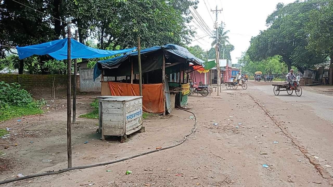 পীরগঞ্জে পাউবো অফিসের সামনে অবৈধ ভাবে দোকান ঘড় নির্মান উচ্ছেদে গড়িমসির অভিযোগ