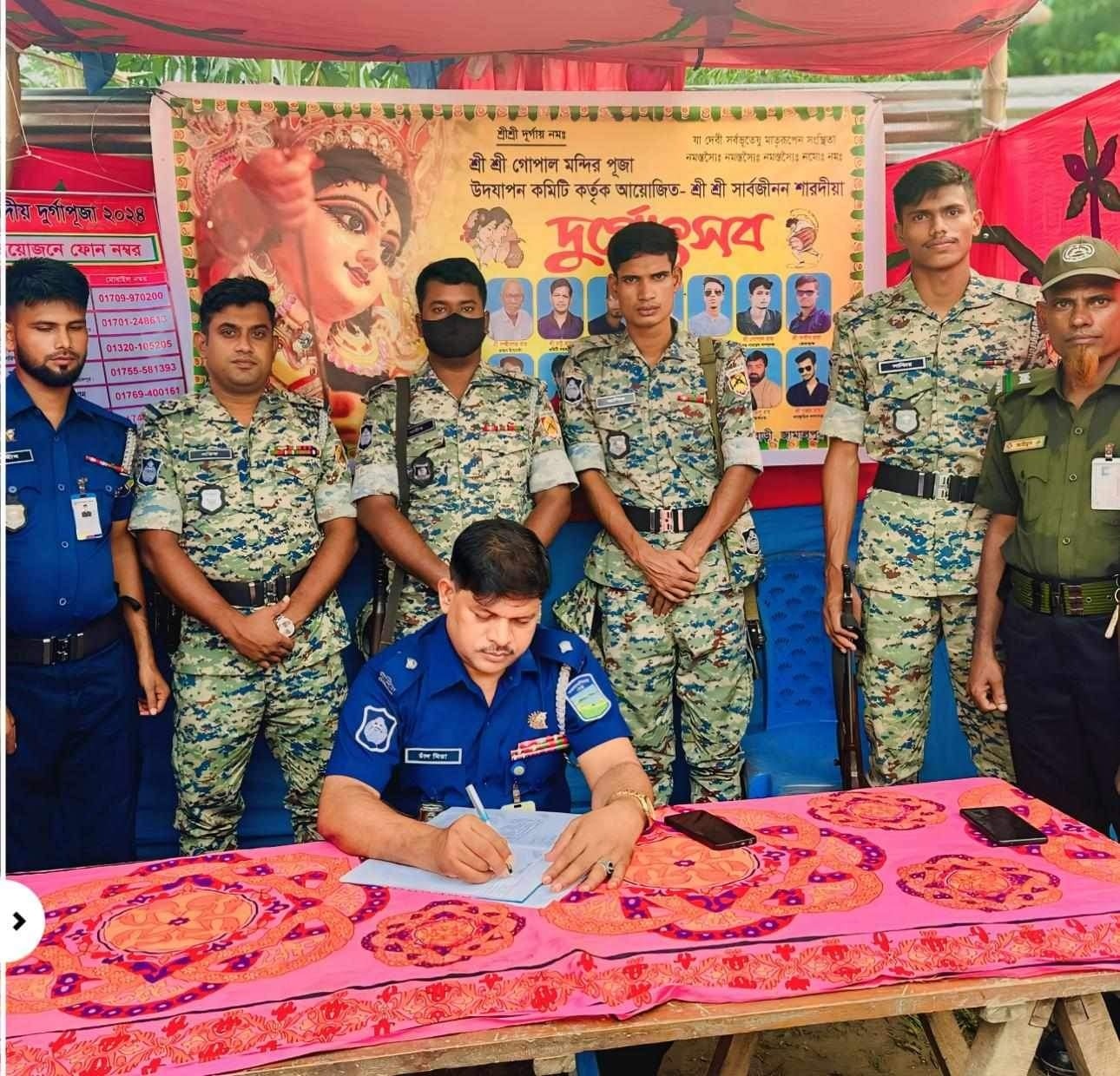 সরিষাবাড়ীতে শারদীয় দুর্গাপূজার নিরাপত্তায় কঠোর অবস্থানে পুলিশ