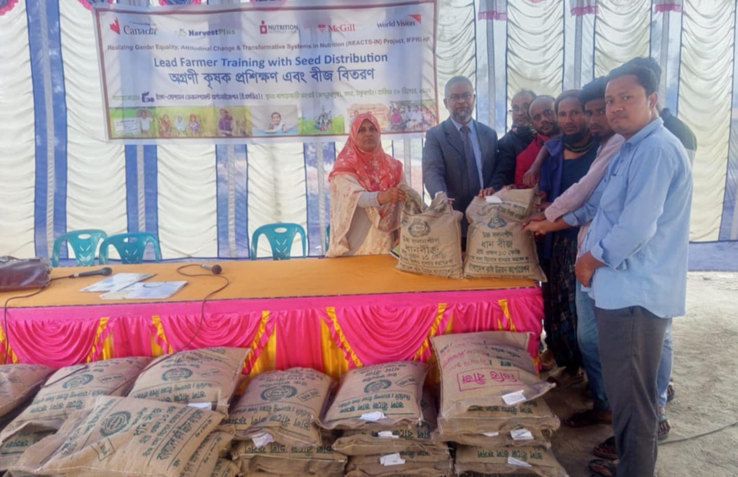 ঠাকুরগাঁওয়ের দুই ইউনিয়নে জিংক ধানের সম্প্রসারণে কৃষকদের প্রশিক্ষণ ও বীজ বিতরণ