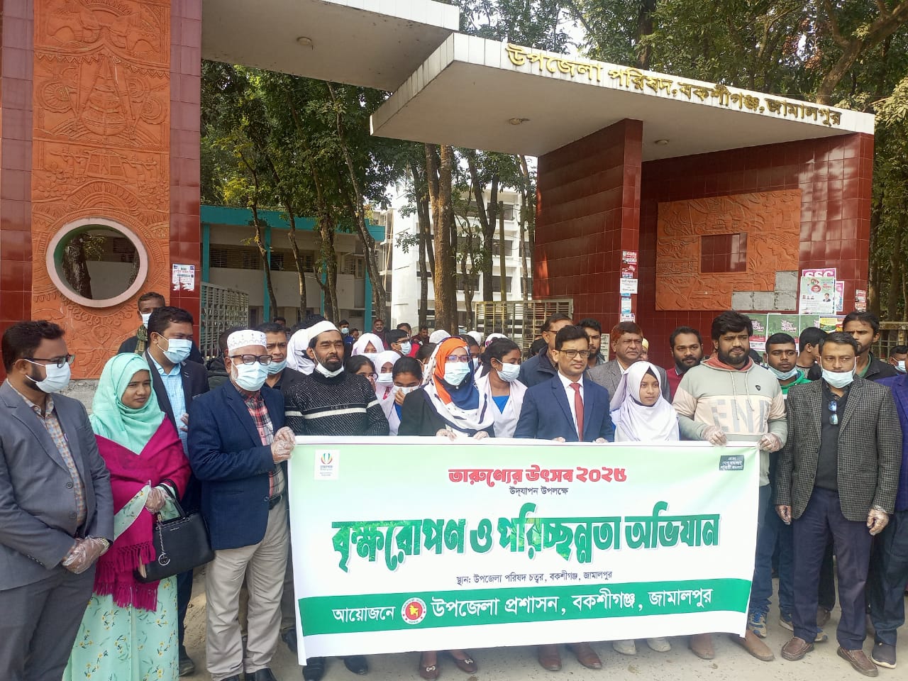 তারুণ্য উৎসব উপলক্ষে বকশিগঞ্জে পরিষ্কার-পরিচ্ছন্নতা অভিযান