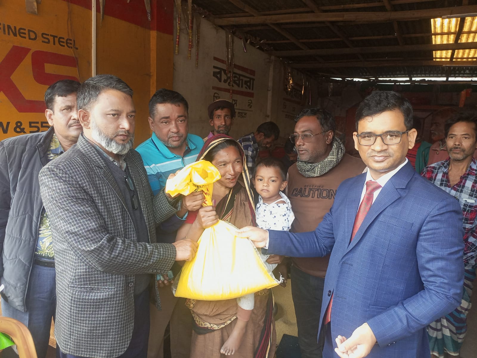 বকশিগঞ্জ খোলা বাজারে চাল বিক্রি উদ্বোধন
