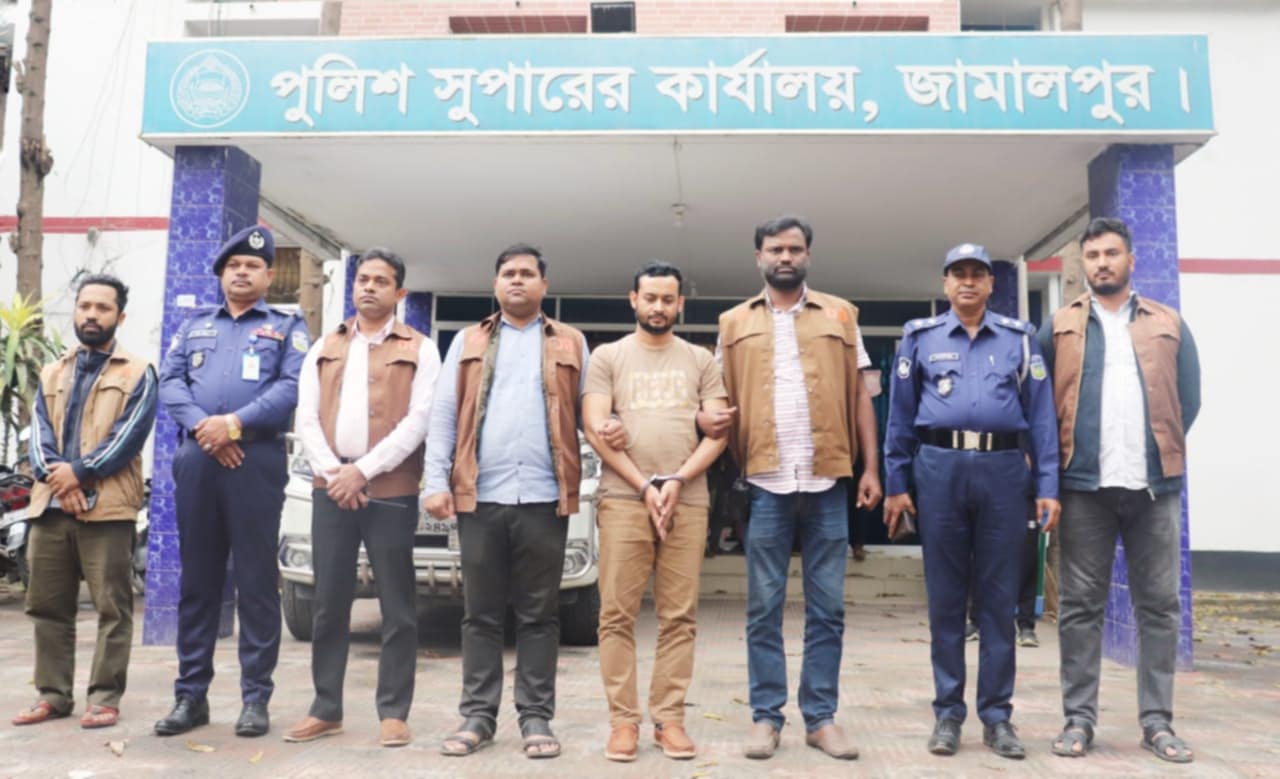 জামালপুরে ডিবির হাতে বিপুল হত্যা মামলার প্রধান আসামী গ্রেপ্তার