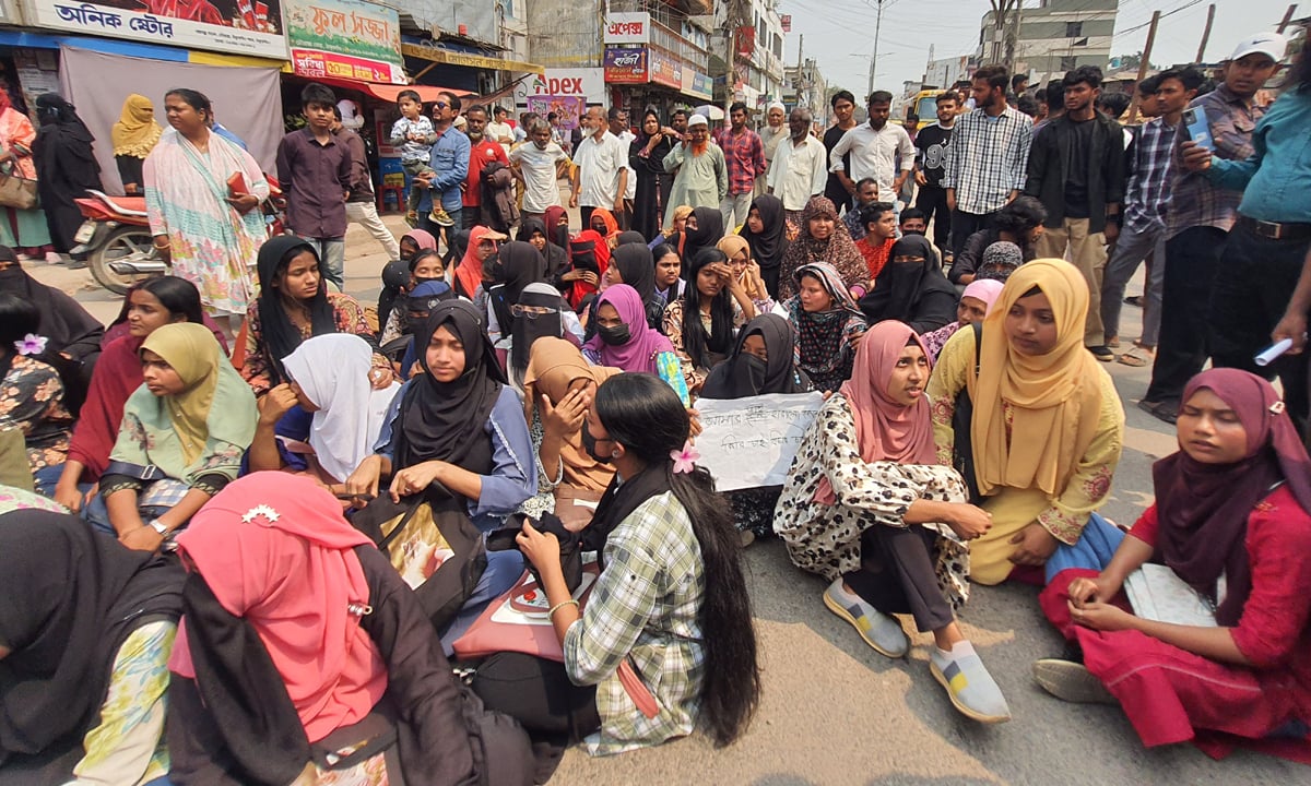 ঠাকুরগাঁওয়ে চুরি হওয়া নবজাতক ২ দিনেও উদ্ধার হয়নি, ছাত্র-জনতার প্রতিবাদ কর্মসূচী