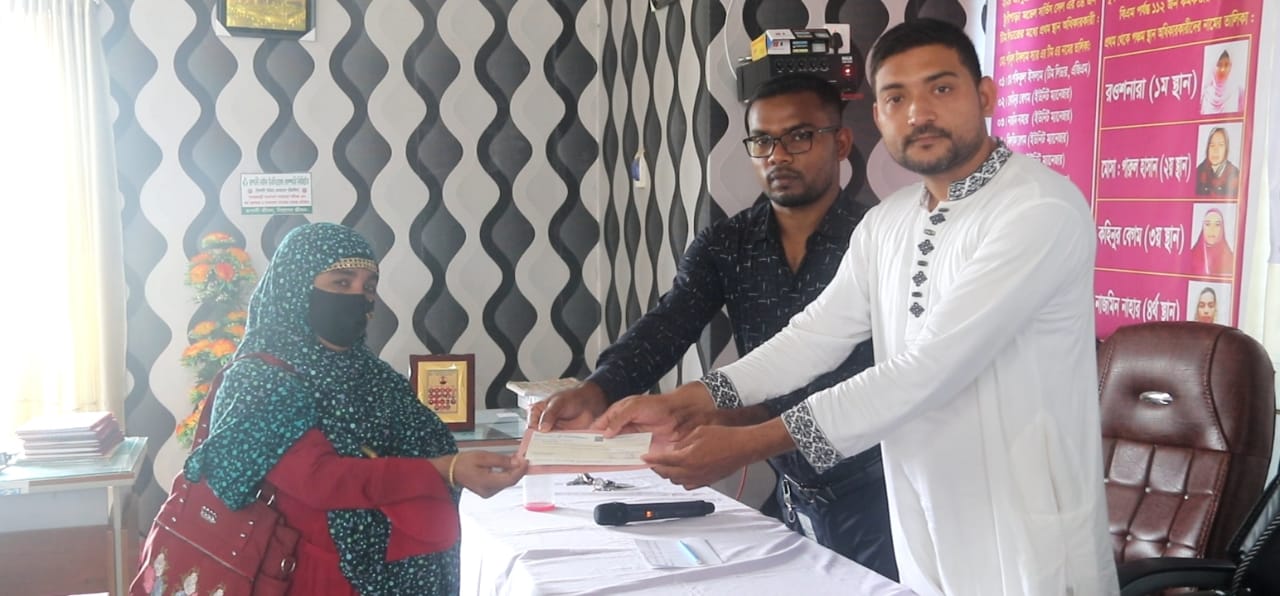রুপালী লাইফ ইন্সুরেন্সের টুঙ্গিপাড়া মডেল সার্ভিস সেলে গ্রাহকের মৃত্যু দাবি চেক প্রদান