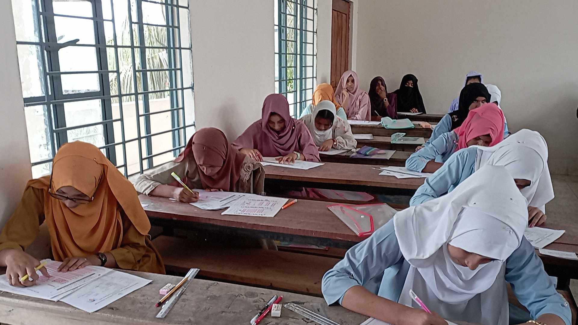 সানন্দবাড়ীতে এসএসসি ও সমমানের পরীক্ষা শুরু
