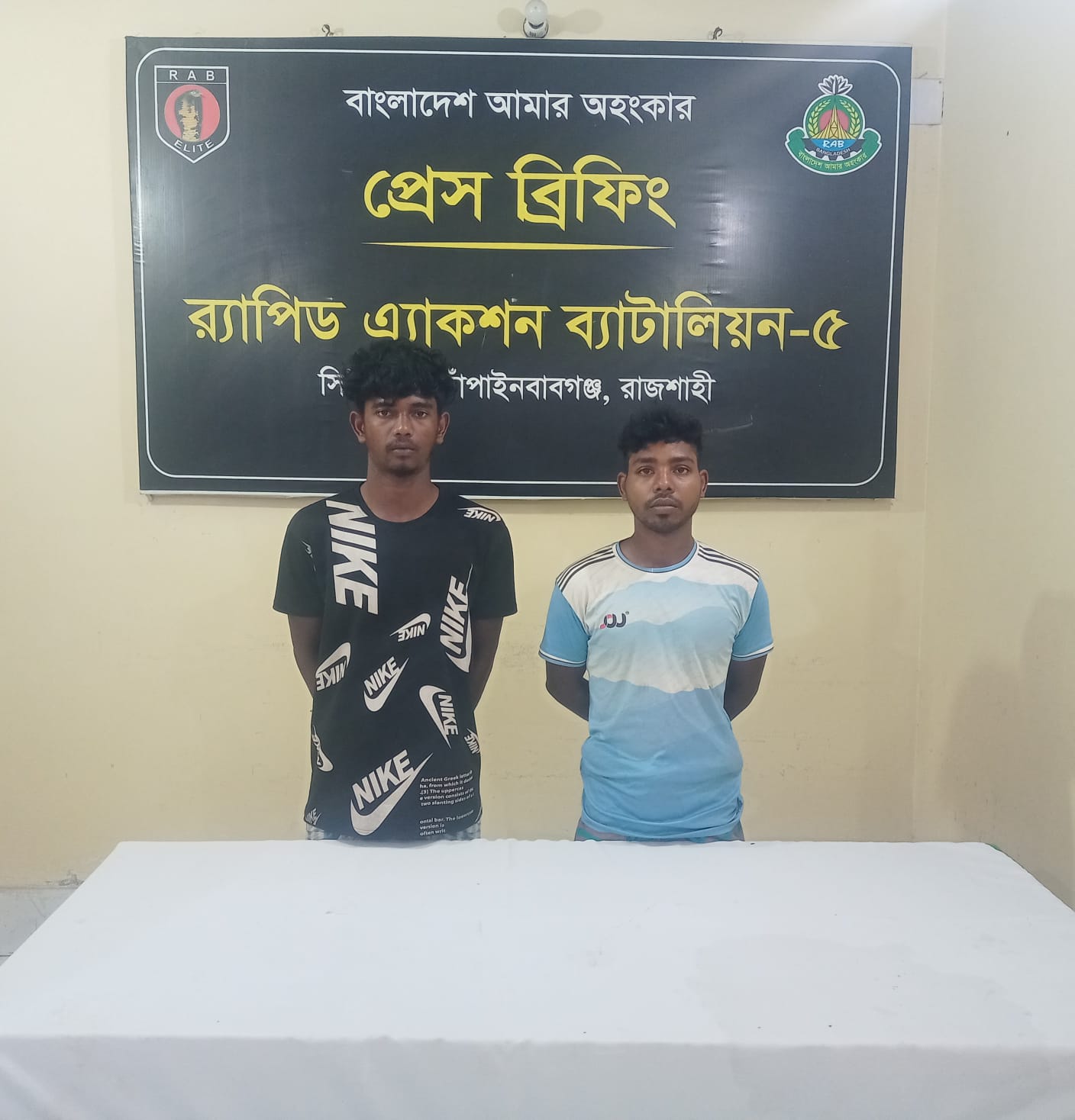 ১২০৫ লিটার চোলাই মদ সহ ২ পেশাদার মাদক ব্যবসায়ী গ্রেফতার
