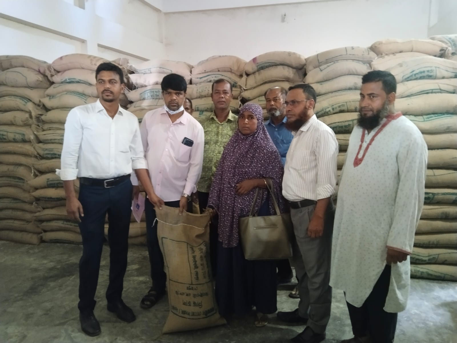 ঝিনাইগাতীতে ২২৯২ হতদরিদ্র পরিবার পেলো ভিডব্লিবি’র চাল
