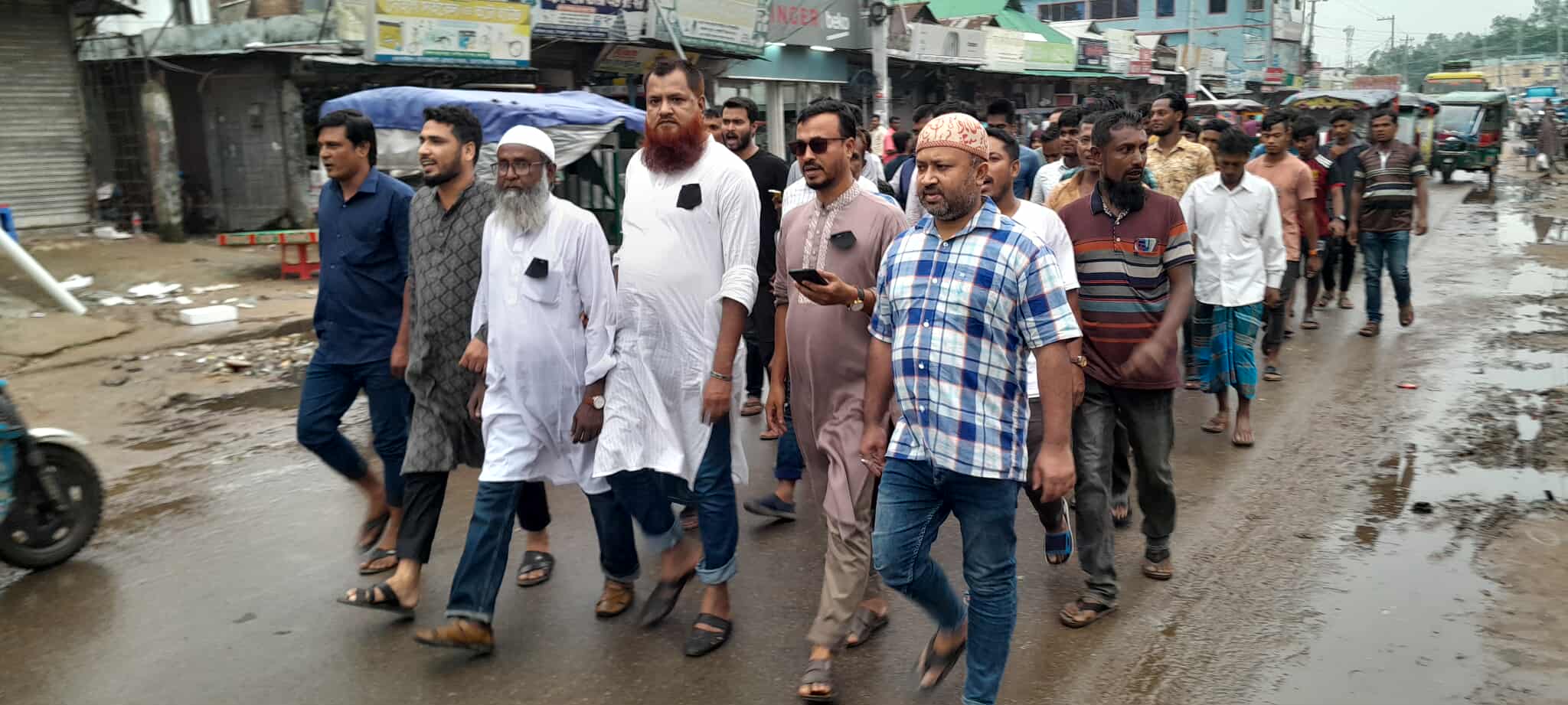 গোপালগঞ্জে এনসিপির নেতাদের ওপর হামলার প্রতিবাদে বকশীগঞ্জে সড়ক অবরোধ ও বিক্ষোভ মিছিল