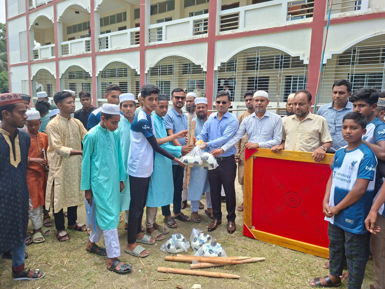 বকশীগঞ্জে শিক্ষা প্রতিষ্ঠানে ক্রীড়া সামগ্রীর বিতরণ