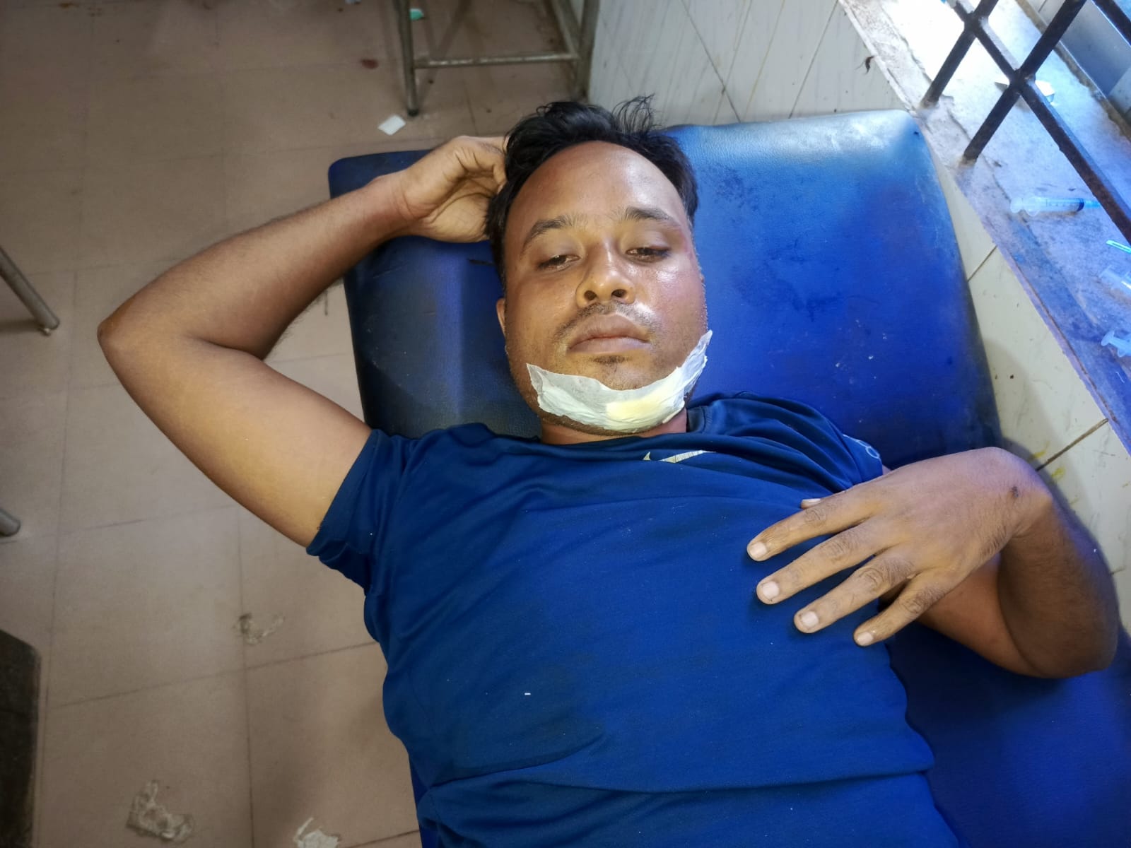 ছাত্রীকে অপহরণের চেষ্ঠায় শিক্ষককে গণ পিটুনী জনতার