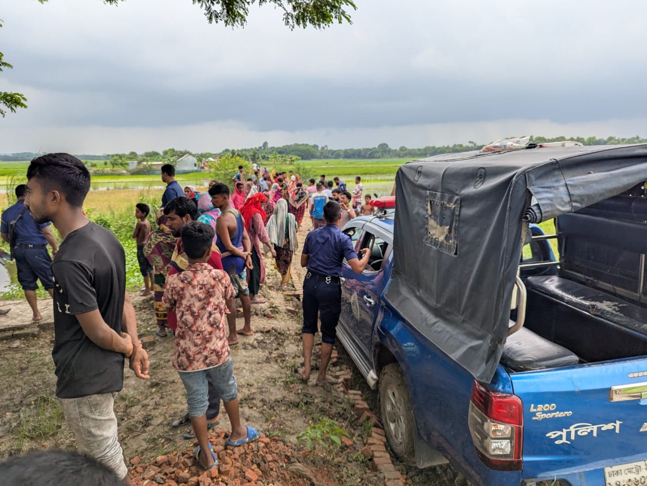 নড়াইলে জমি-জমা নিয়ে দ্বন্দ্বের জেরে বৃদ্ধকে কুপিয়ে হত্যা