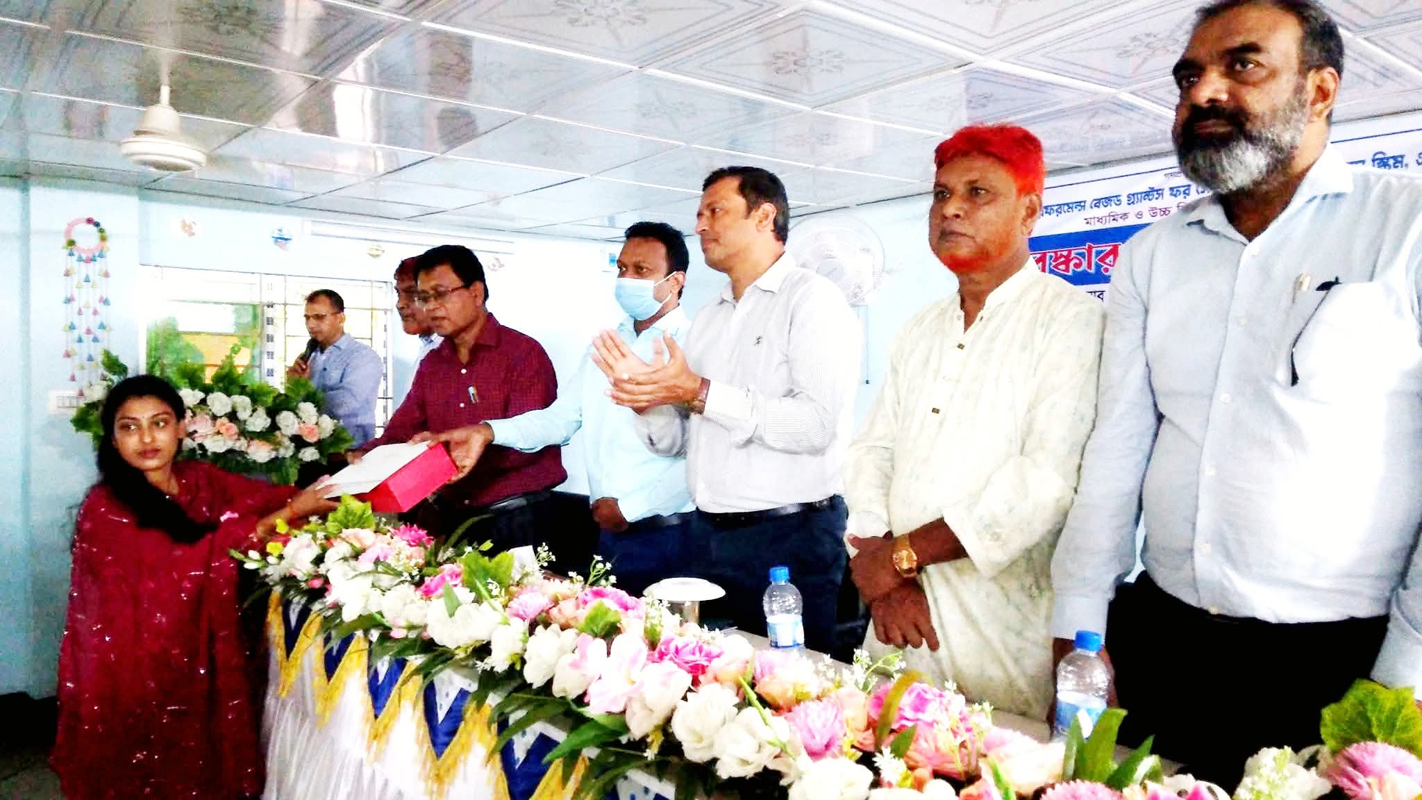 ঝিনাইদহের হরিণাকুন্ডু উপজেলাতে অনুষ্ঠিত হয়েছে ৩৪ জন শিক্ষার্থী পেলো পুরষ্কার