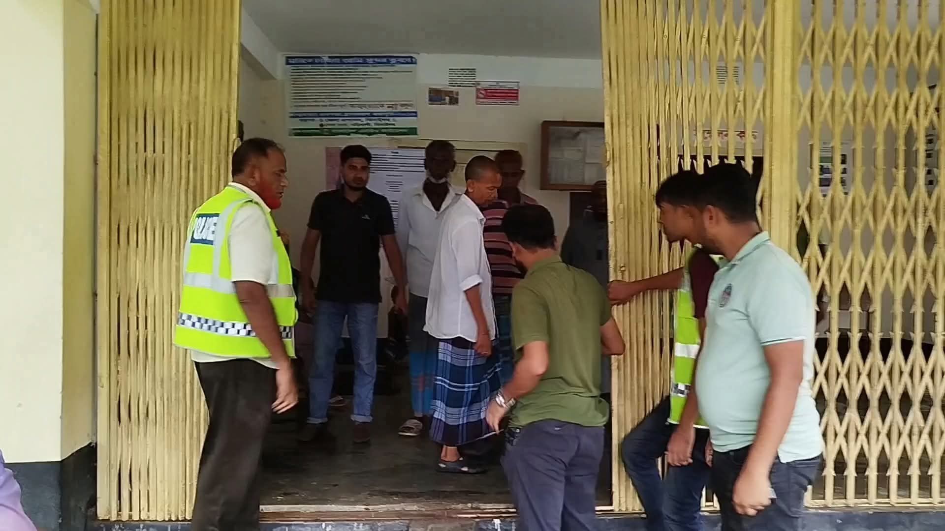 জেলা প্রশাসকের সু দৃষ্টি কামনা রায়পাড়ার পঙ্গু শুকুর আলীর আজ চরম দুর্দিন