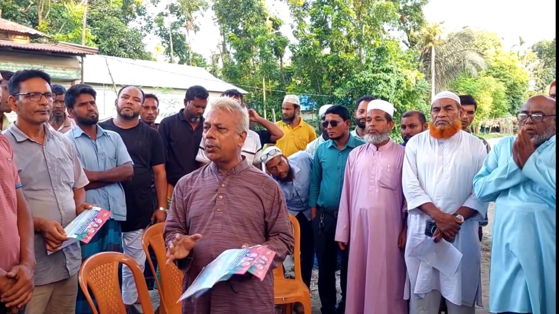 রাজিবপুরে বিএনপির গণসংযোগ ও দোয়া প্রত্যাশায় মাঠে অধ‍্যাপক মোখলেছুর রহমান