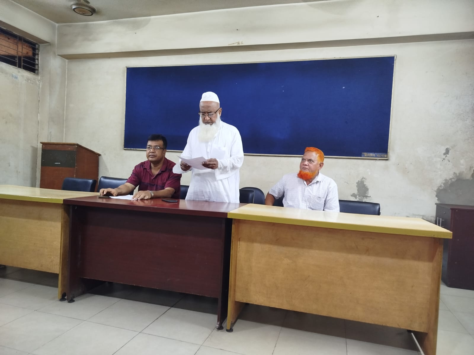 সংবাদ সম্মেলনে পিতা লোকমান হোসেন ৭৫ লাখ টাকা কাবিনে রাজী না হওয়ায় ছেলে তামিম ৪ মামলার আসামি