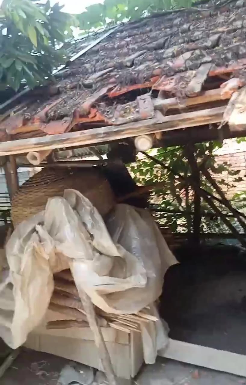 কন্দপপুরে সন্ত্রাসীদের রাতের বোমা তান্ডবে আতঙ্কিত মানুষ