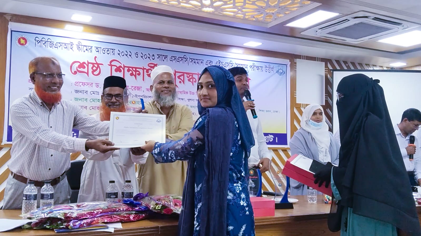 মোল্লাহাটে শ্রেষ্ঠ শিক্ষার্থীদের মাঝে পুরস্কার বিতরণ অনুষ্ঠিত