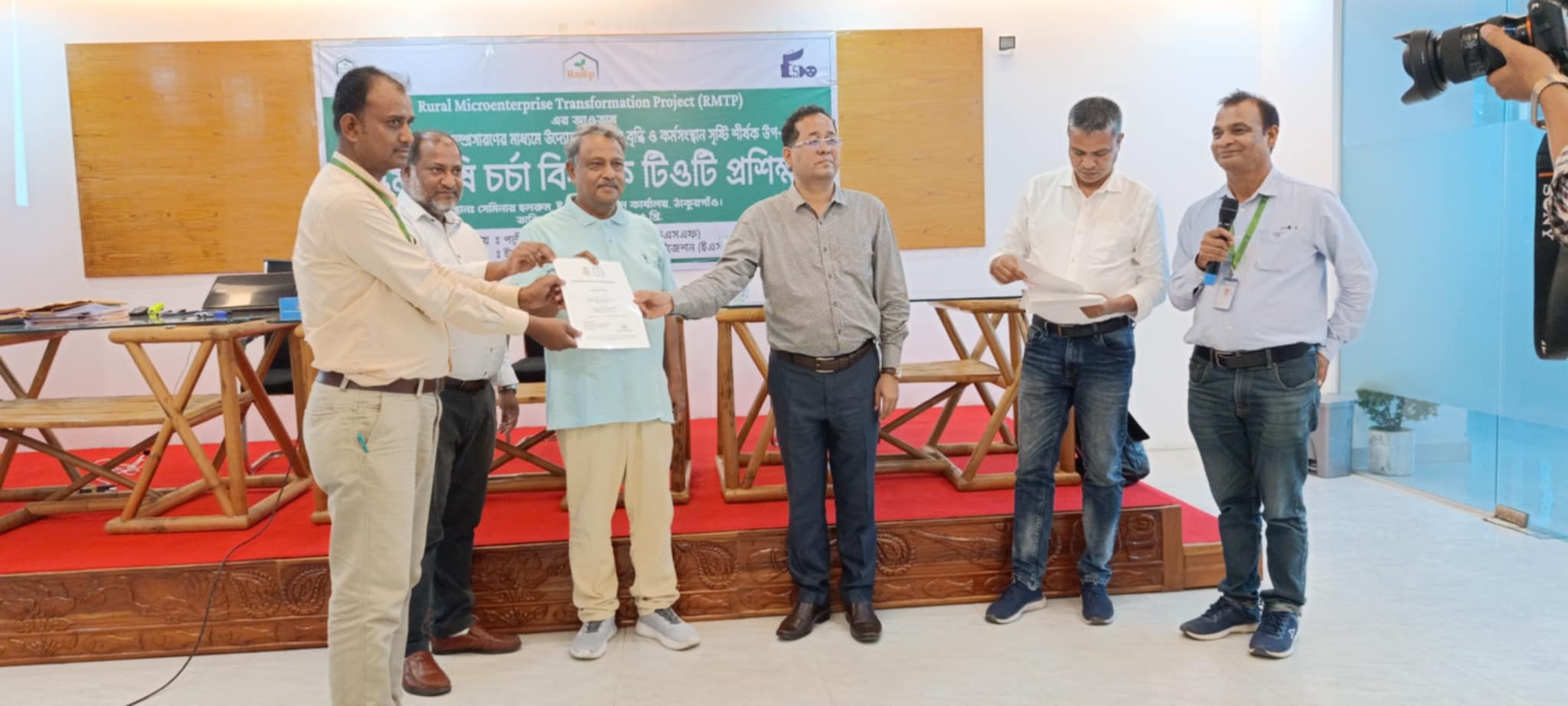 ঠাকুরগাঁওয়ে গ্রীষ্মকালীন পেঁয়াজ চাষ বিষয়ক টিওটি প্রশিক্ষণ অনুষ্ঠিত