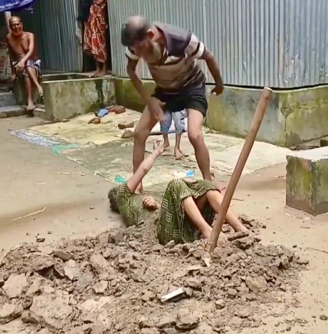 শেরপুরে স্ত্রীকে জীবন্ত কবর দেওয়ার চেষ্টা, ভিডিও ভাইরাল