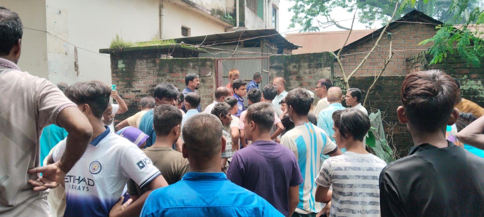 সৈয়দপুরে রেল কোয়াটার থেকে অজ্ঞাত পরিচয় মহিলার অর্ধ গলিত লাশ উদ্ধার