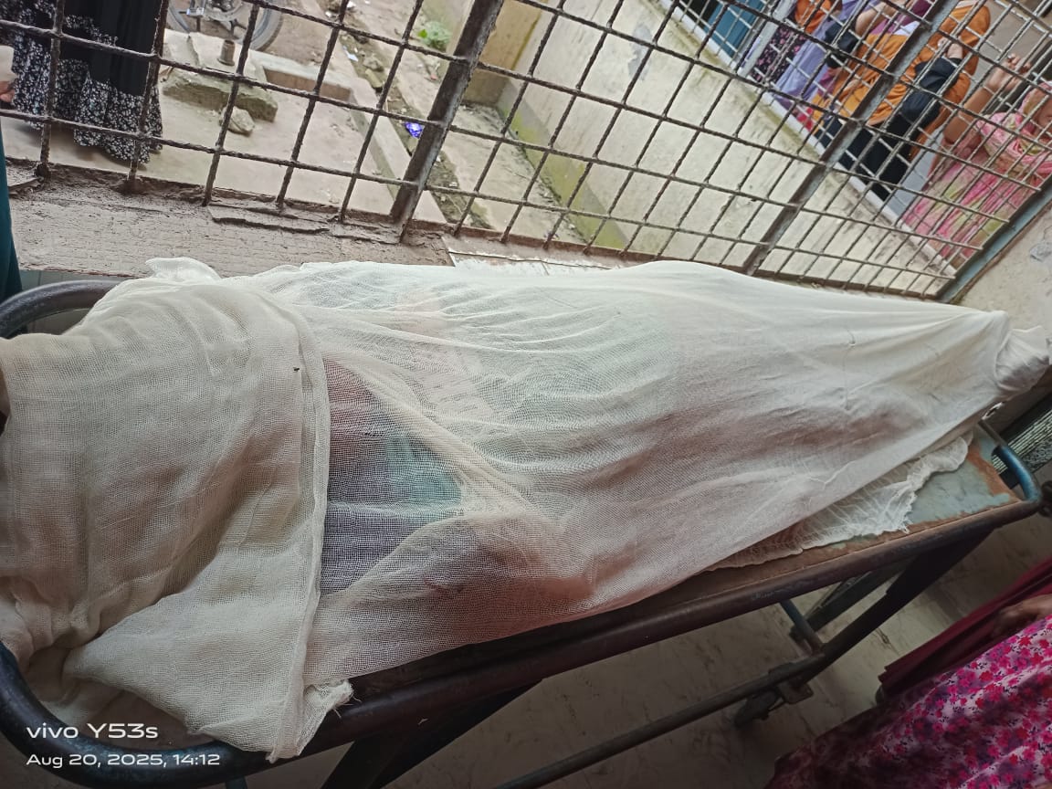 নরসিংদীতে কাপড়ের দোকানদারকে কুপিয়ে হত্যা