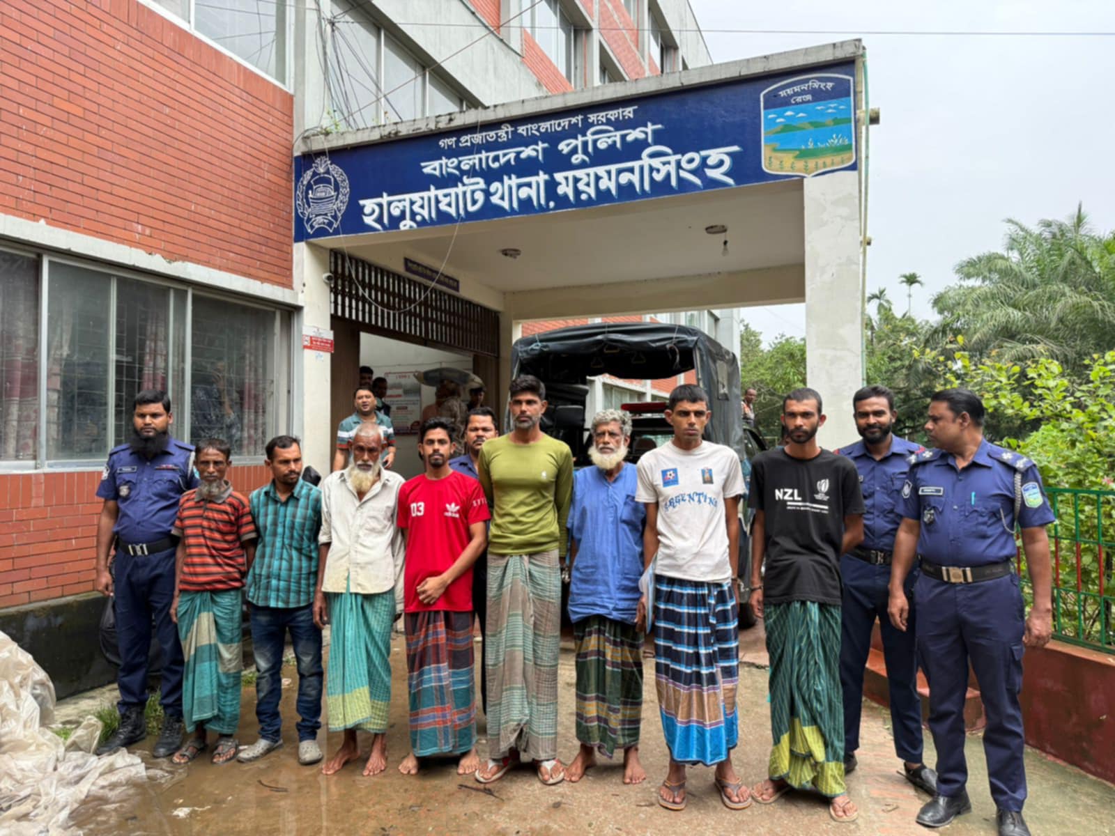 হালুয়াঘাটে জমি নিয়ে বিরোধে খুন: গ্রেফতার-৮