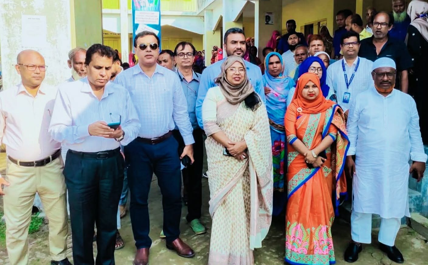 চিরিরবন্দরে ইউনিয়ন পরিষদ পরিদর্শনে সমবায় বিভাগের যুগ্ন- সচিব ফজলে আজিম