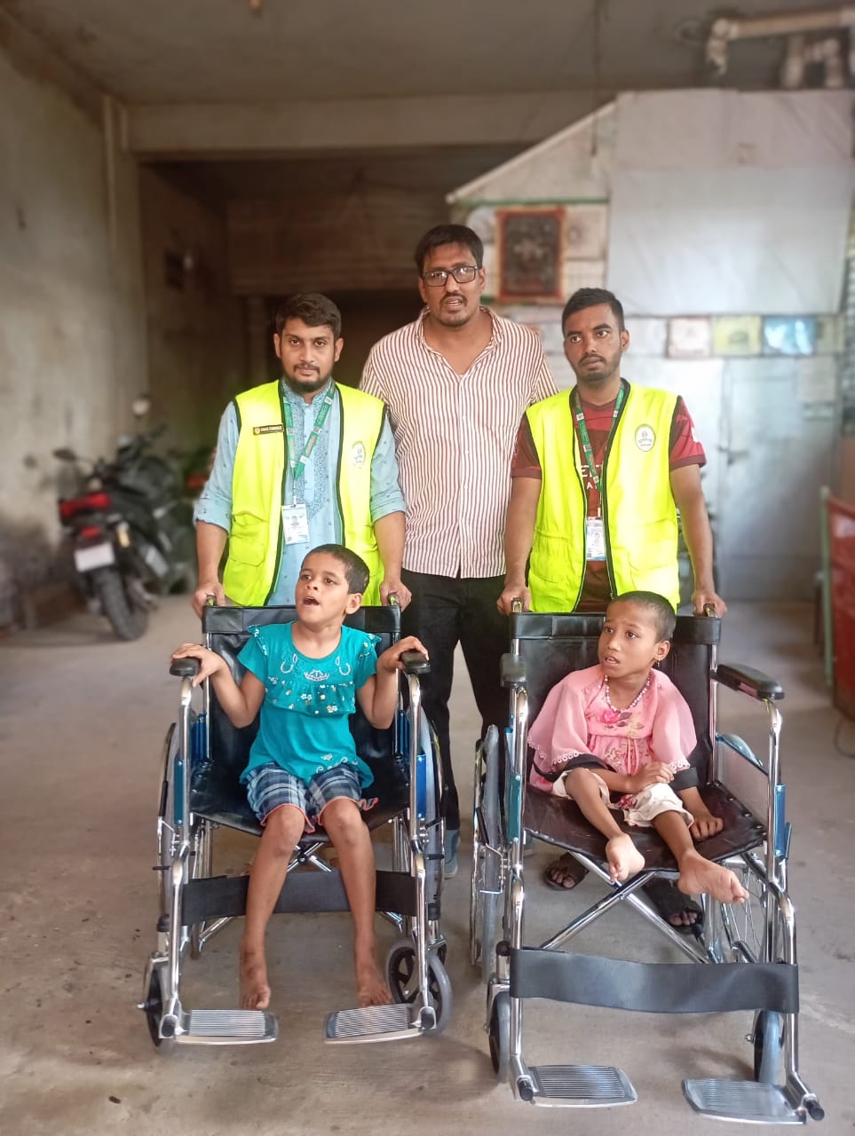 প্রতিবন্ধীদের মাঝে আল মুসাইদাহ ফাউন্ডেশনের হুইলচেয়ার বিতরণ