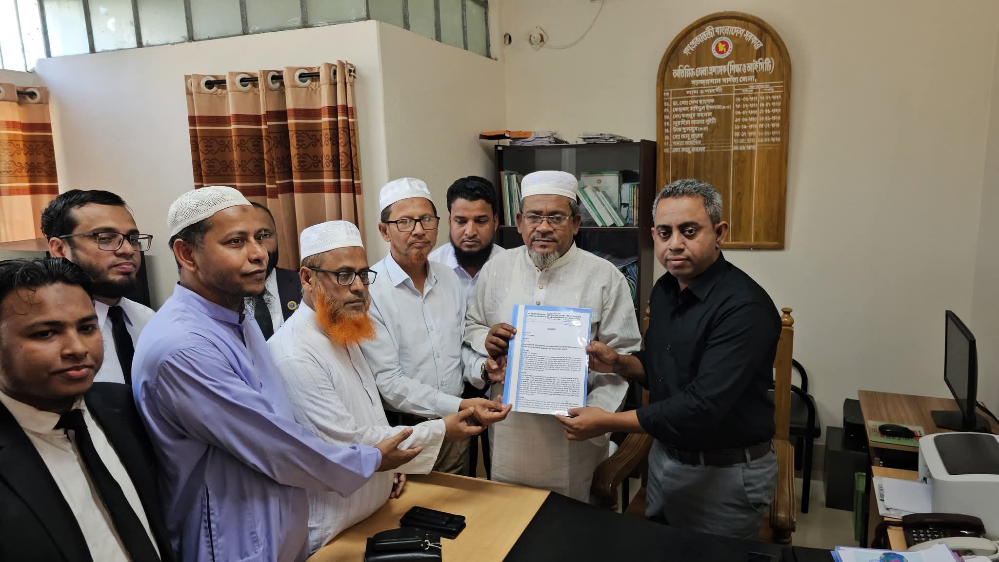 ৫ দফা দাবী আদায়ের লক্ষ্যে প্রধান উপদেষ্টা বরাবর স্মারকলিপি প্রদান করেছে বান্দরবান জামায়াতে ইসলামী