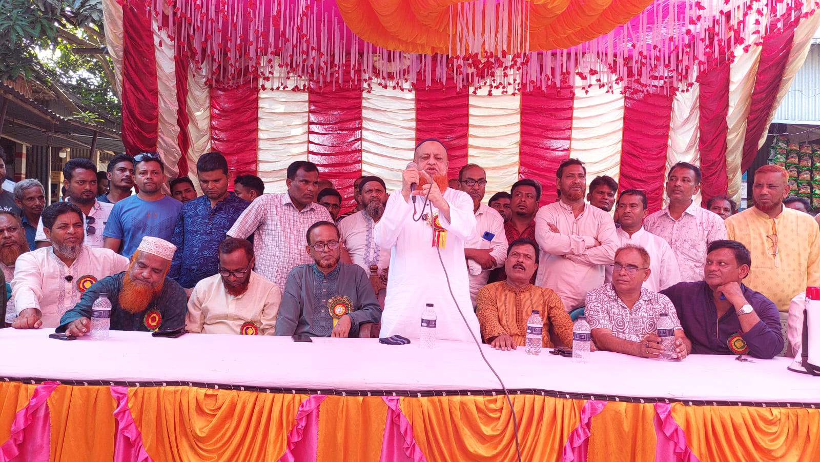 গণসংযোগ ও লিফলেট বিতরণ বিএনপি নেতা রবিউল আওয়াল লাভলু